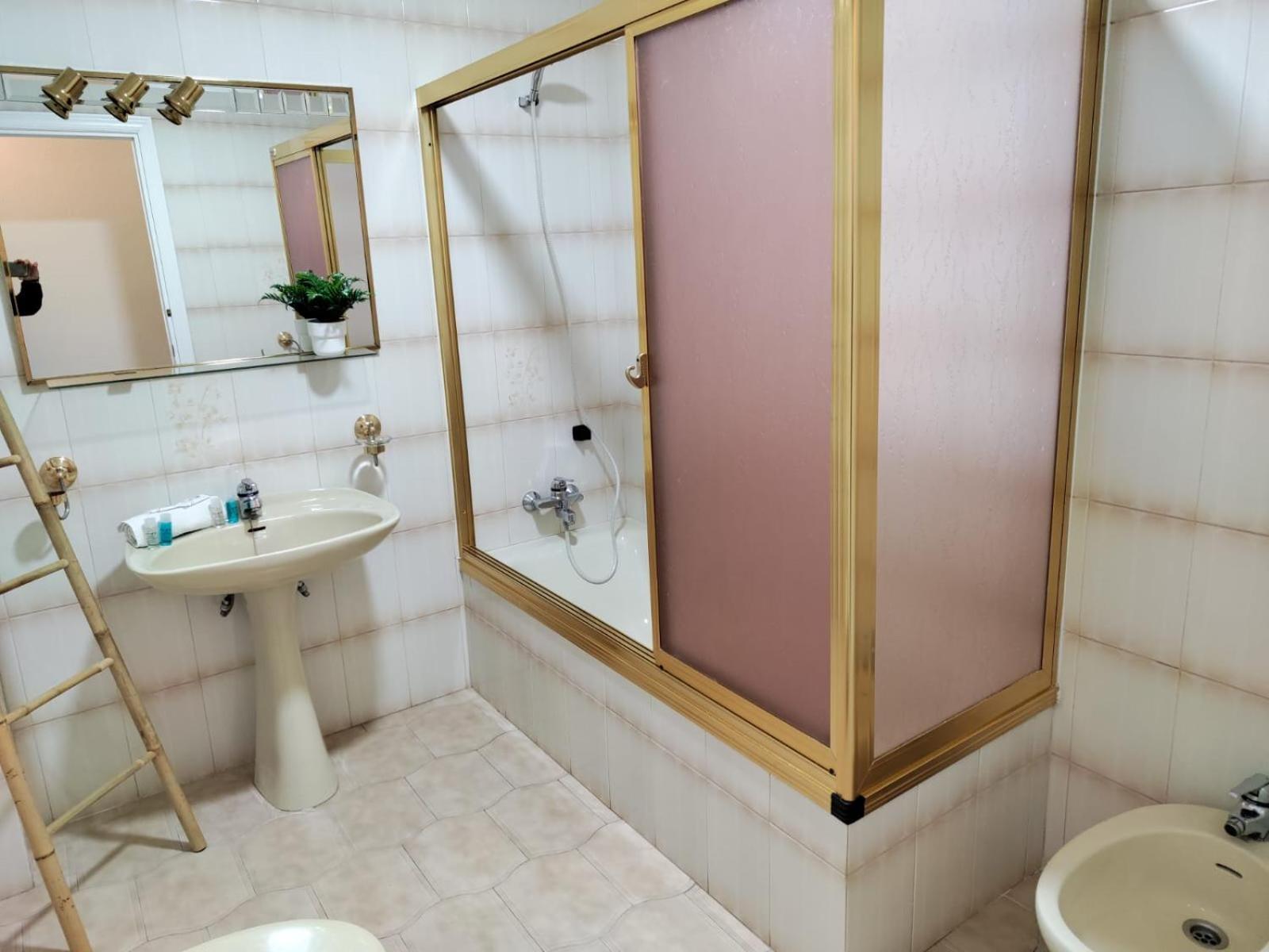 Wintowinrentals Your Home Steps From The Center Málaga Eksteriør billede